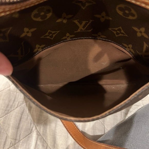 Louis Vuitton Odeon crossbody bag 100% authentic - Picture 8 of 11